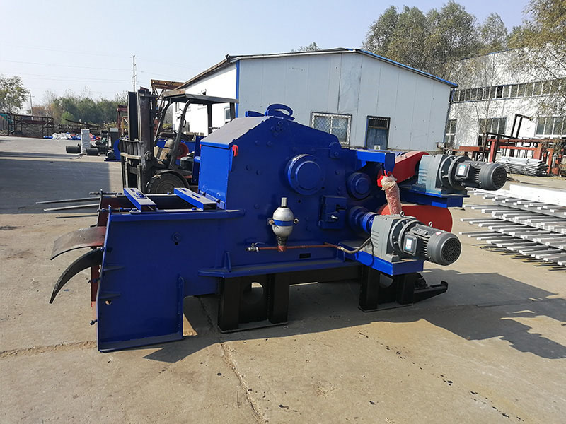 Wood chipper machine.jpg Wood chipper machine.jpg