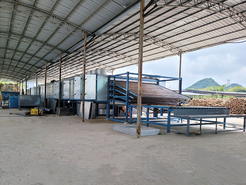 Máquina para fabricar madera contrachapada con rodillos de madera Máquina para fabricar madera contrachapada con rodillos de madera