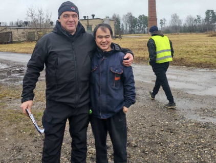 shine engineerwith customer